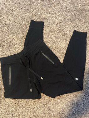 ALO Yoga Black Jogger Sweatpants